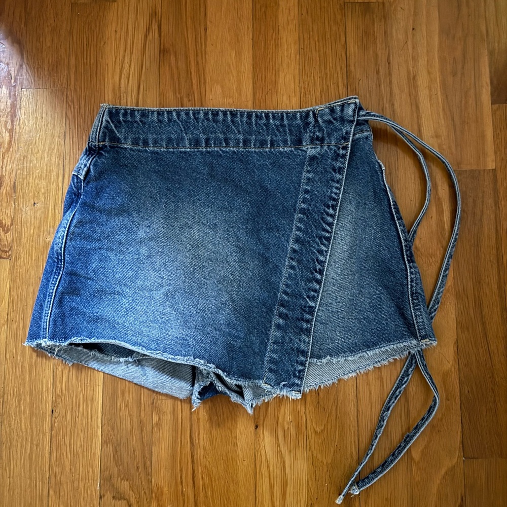 We the Free Emmy Denim Skort (labeled size 6, but fits like a size 4)
